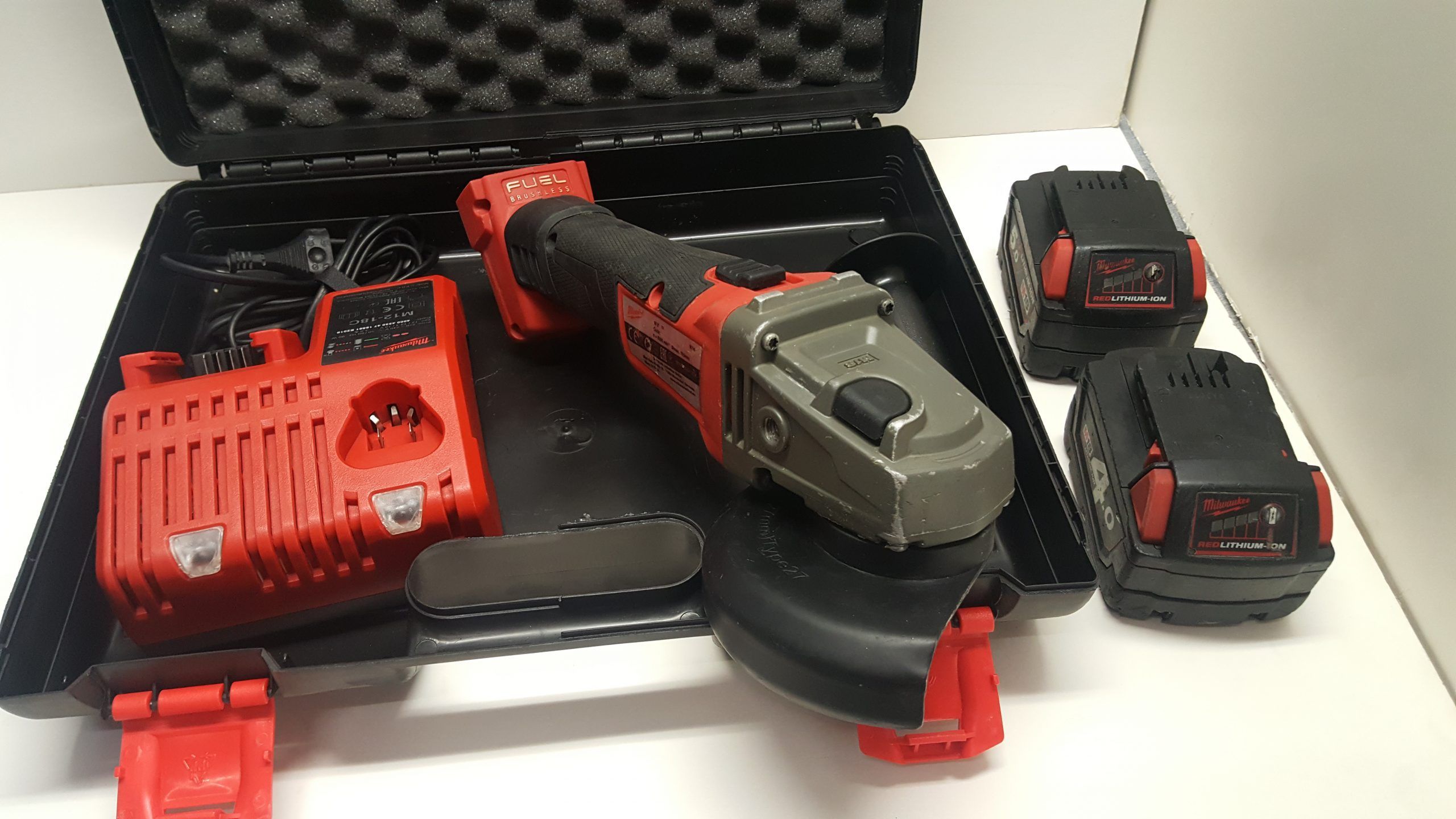MILWAUKEE KIT M18CAG125X AMOLADORA A BATERÍA - Imagen 2