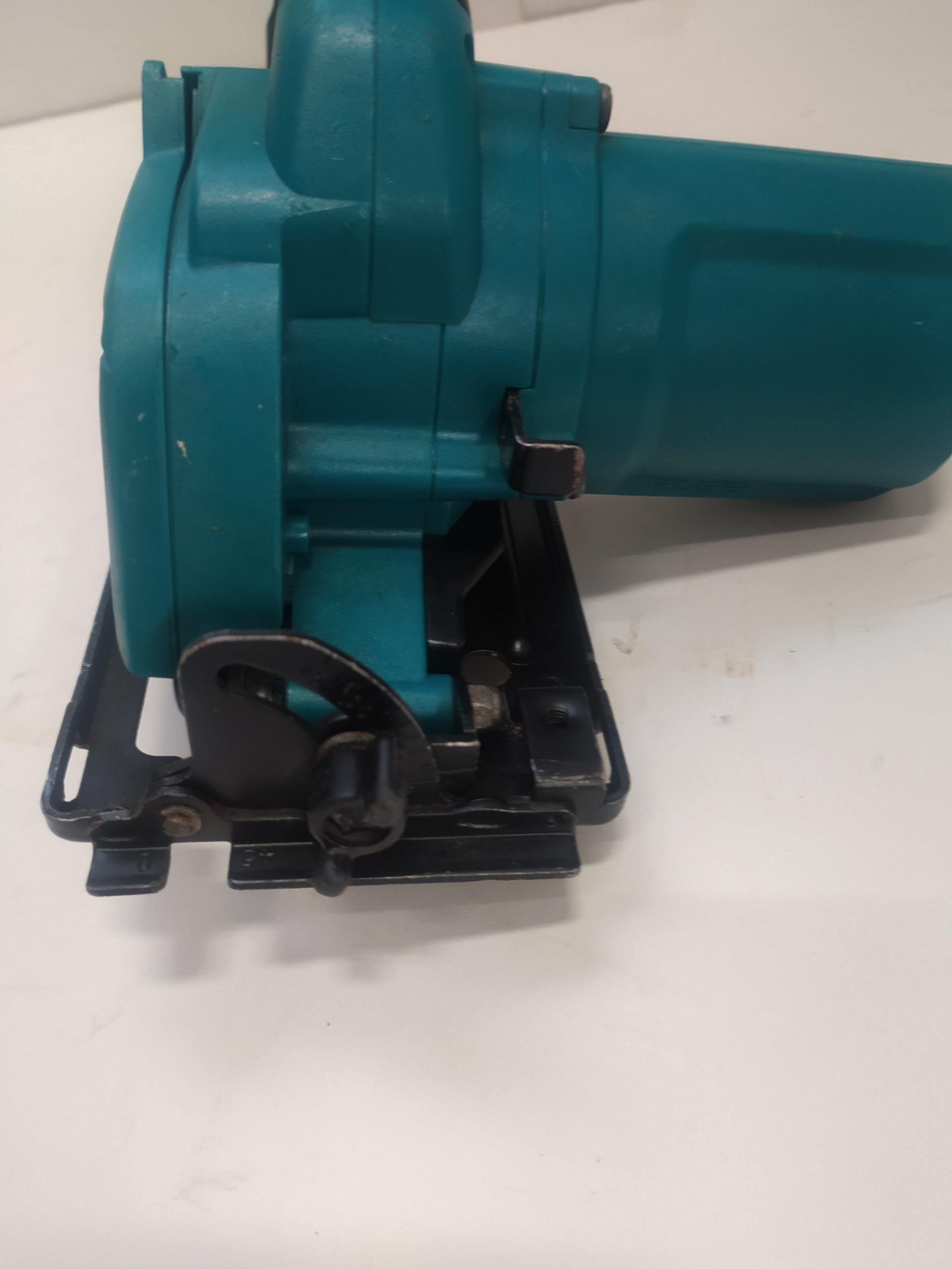 MAKITA Sierra circular HS301D a batería - Imagen 6